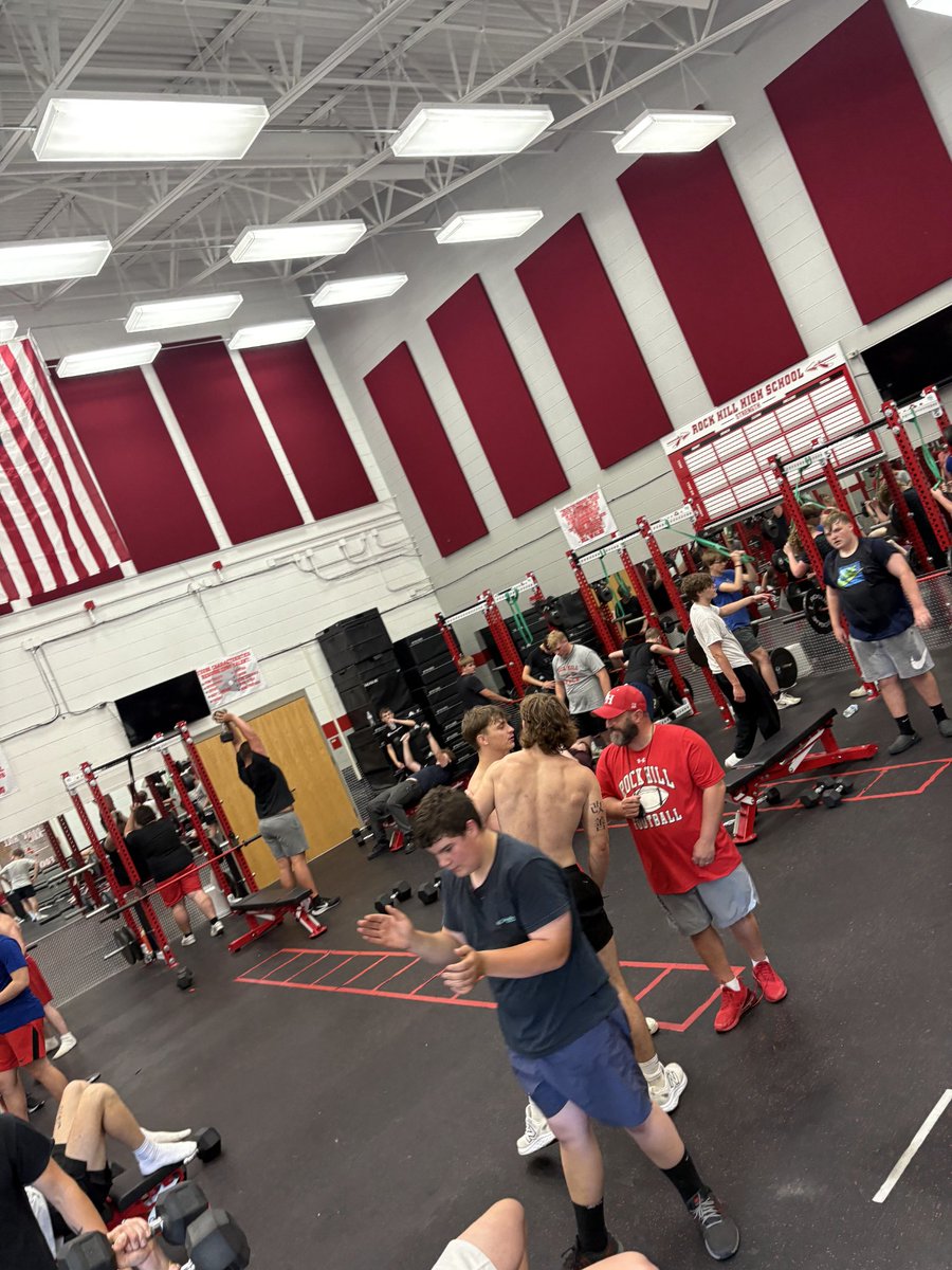 RHredmen_FB's tweet photo. Summer workouts are happening and our Redmen have been killing it! We haven't skipped a beat and we're staying hungry! Full weightroom with great energy! Bring on the 2025 season!
#ricecookin
#redkoolaid
#tribe
#FearTheSpear https://t.co/Bhit0YSfae
