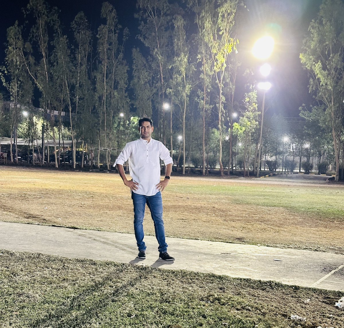 जब मैं उठूँ
तो किसी पक्षी की तरह 
आनंदित होकर उठूँ. 
जब मैं गिरूँ
तो किसी पत्ते की तरह 
बिना पछतावे के गिरूँ. 
— वेंडेल बेरी