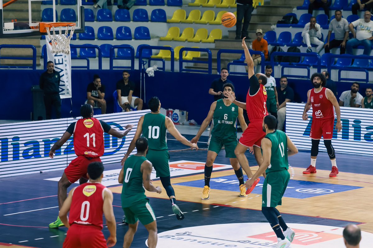 انتهاء الفترة الرابعة والمباراة ⛹️‍♂️

🏆 نهائي دوري السوبر 

🔴 الأهلى    73
🟢 الاتحاد  76

 #يلا_يا_أهلي