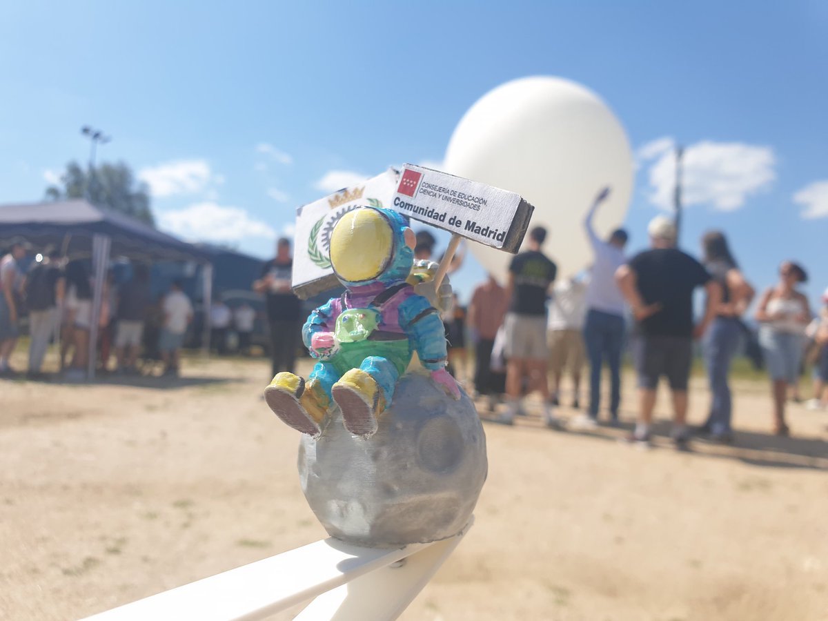 bertiqwerty's tweet photo. Lanzamiento globo sonda... Un montón de experimentos, trabajo e ilusión lanzados a 27.000 m.
#IF_CMadrid
@educacmadrid https://t.co/HXhEcdApWZ