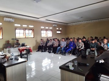 Pada hari selasa 27 Mei 2025 polres cianjur melaksanakan pelatihan komunikasi publik terhadap personil polres cianjur yang megenban fungsi administrasi.
hadir sebagai narasumber Sdr. Ikbal slamet dari media detik.com