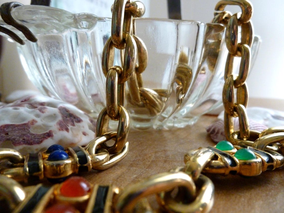 ReneeANDSharon's tweet image. True Imagination Station Presents! Anastasia's Vanity at Etsy! @etsy Gorgeous Selection of Antique and Vintage Jewelry PLUS RARE Novelty, Estate. Lots of signed Designer Pieces #vintagejewelry #retro #etsyvintage #etsyseller etsy.com/shop/Anastasia…