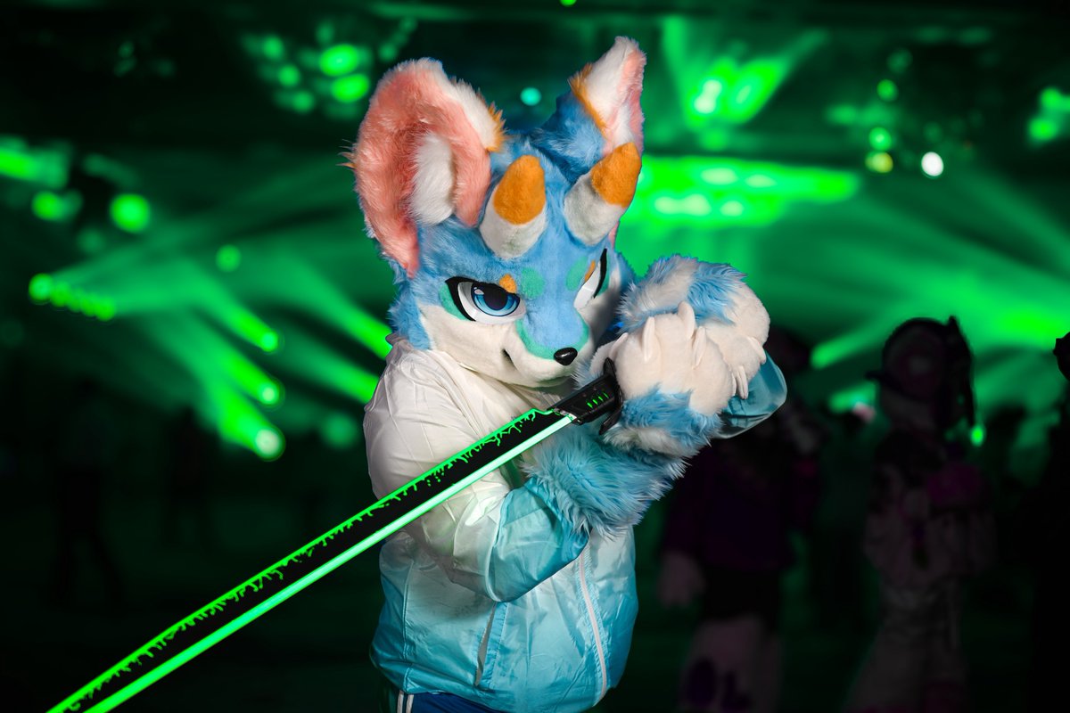 Lou_Aquatic's tweet photo. #FursuitFriday https://t.co/HZTbTsvj2y