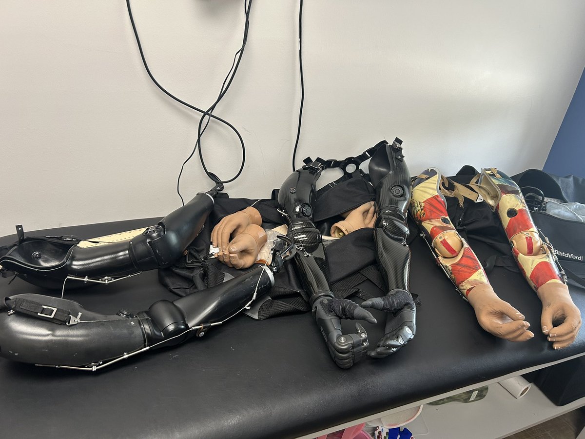 Arms dealing over at Hanger Clinic  🦾 ❤️