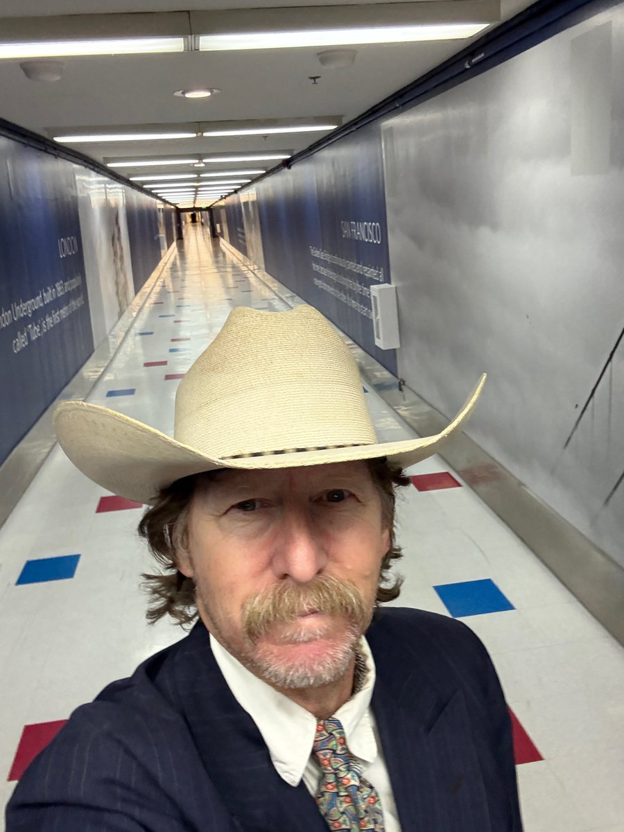 And I′m feeling a little bit seasick
But I still got one hand on the rail
And one eye on the road
'Cause that′s where my future will unfold
While I'm waiting for the mail
I'm OUT!
#BruceRobinson