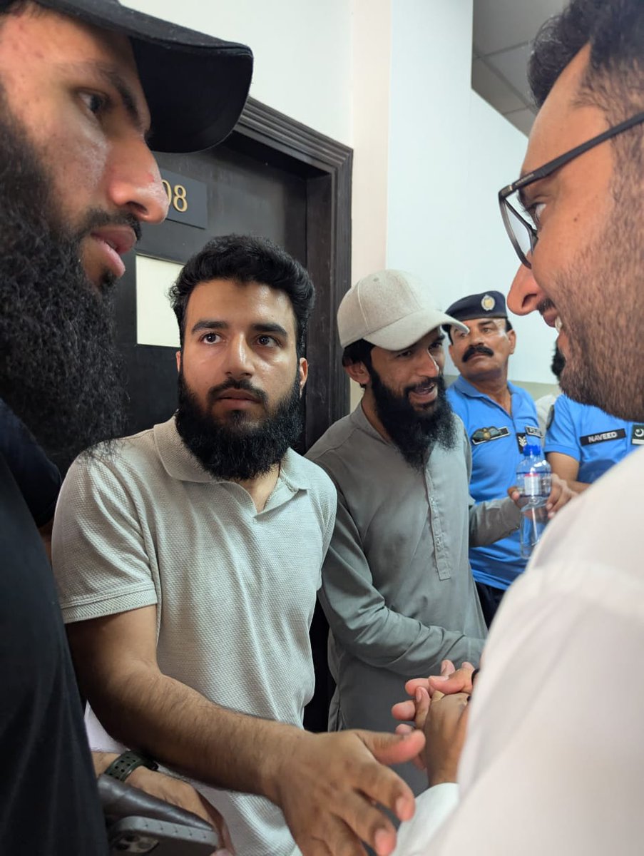 Muhammad3723326's tweet photo. تو پکارے گا تو القدس ہم آئیں گے 
#ReleaseHumairaTayyabaAndActivists https://t.co/vOngabZIBf