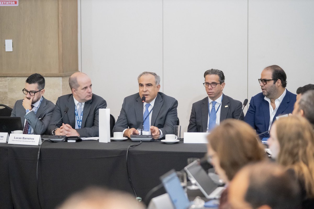 CONEP_RD's tweet photo. Segundo día de la plenaria del Diálogo Empresarial de las Américas.

La reunión continúa con la participación de representantes del sector privado de toda la región, quienes avanzan en la discusión y validación de propuestas para la agenda de la X Cumbre de las Américas. https://t.co/cBWrBPhF5Y