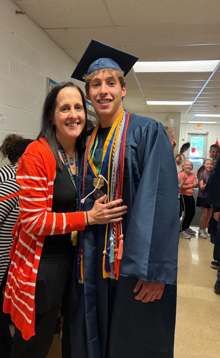 lorek33's tweet image. Senior Clap out. I’ve loved this tradition for years but have to say it hit differently this year with my own walking through. My class sure had fun with the fatheads!