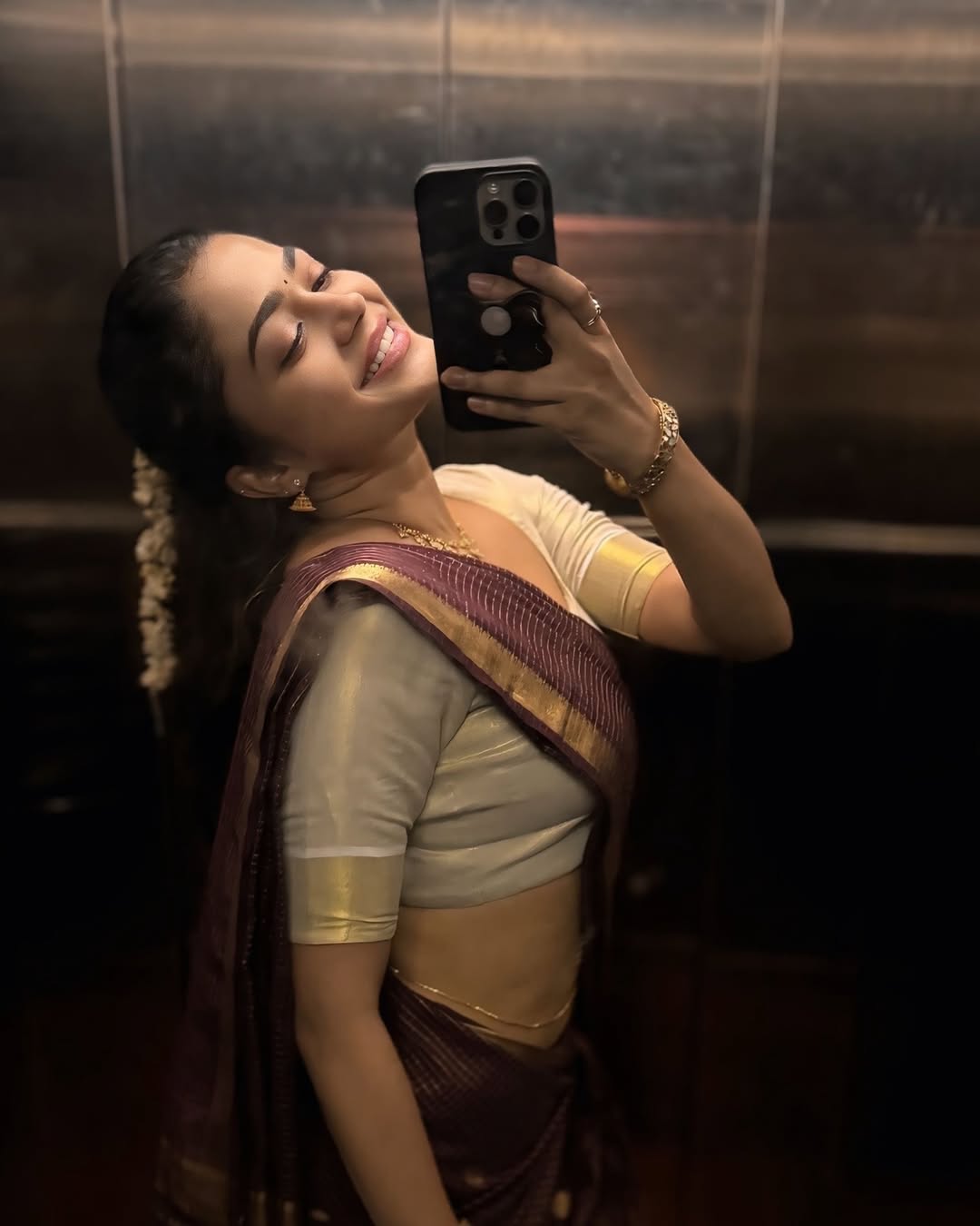 GsIg3eJaUAk_l44?format=jpg&name=large