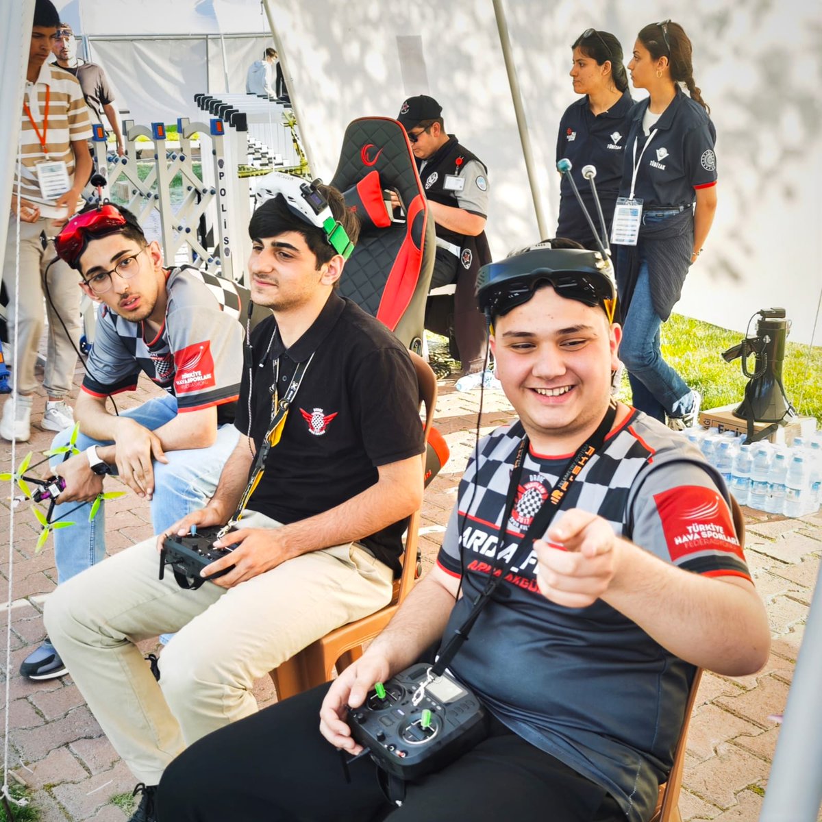 mebrobot's tweet image. 🤖 17. Uluslararası MEB Robot Yarışmasında sevinç, heyecan, rekabet ve eğlence bir arada yer aldı.

#mebrobot