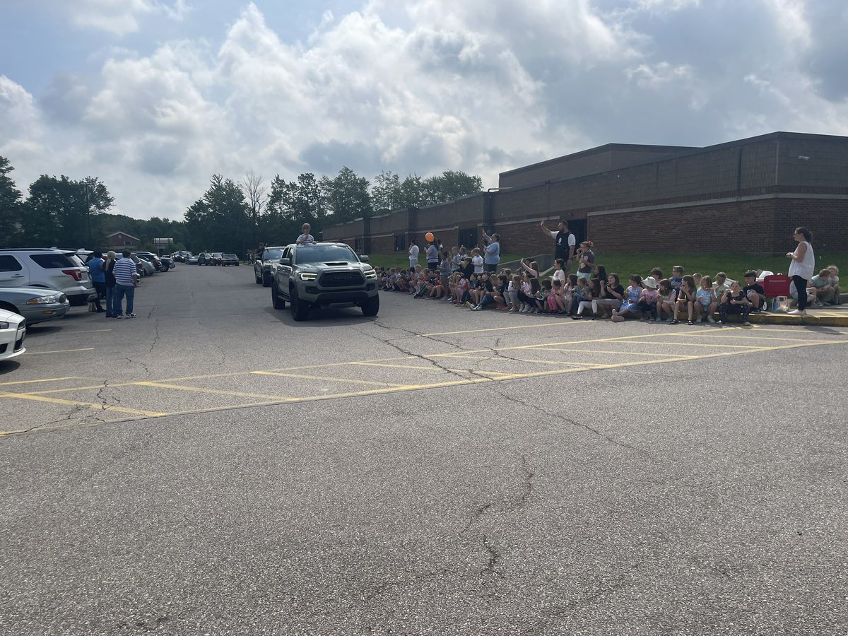 Congrats to our 5th graders as they leave Huntington and move on to the Middle School!!! We are so proud of all you’ve accomplished and know you will go on to do great things!