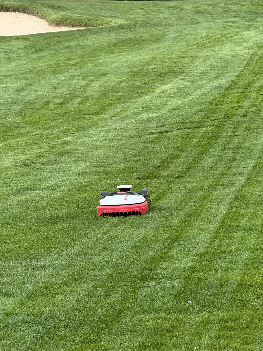 BobDembek's tweet photo. @EanDaniels @URITurf @GreenSightAg You’ll love it, I’ve had my 233 for almost a month now and it’s nice to keep grass mowed without making a mess with clippings. https://t.co/IgDHMJQGFA