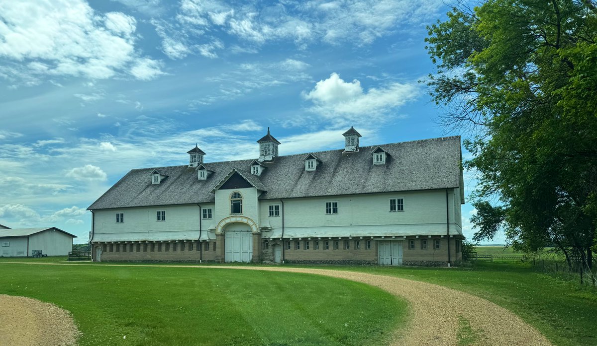 Old barns don’t get better than this.  Would have been cool to see it in its prime.