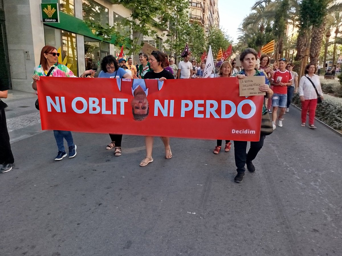 Manifestació a #Alacant
#MazonDimissio 
#NiOblitNiPerdó 
#VagaGeneral29M