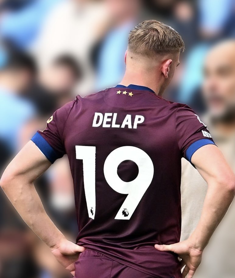 VdykCFC's tweet image. Costa has FINALLY been replaced and ironically it’s with his doppelgänger — Give Delap the #19, let him continue the legacy