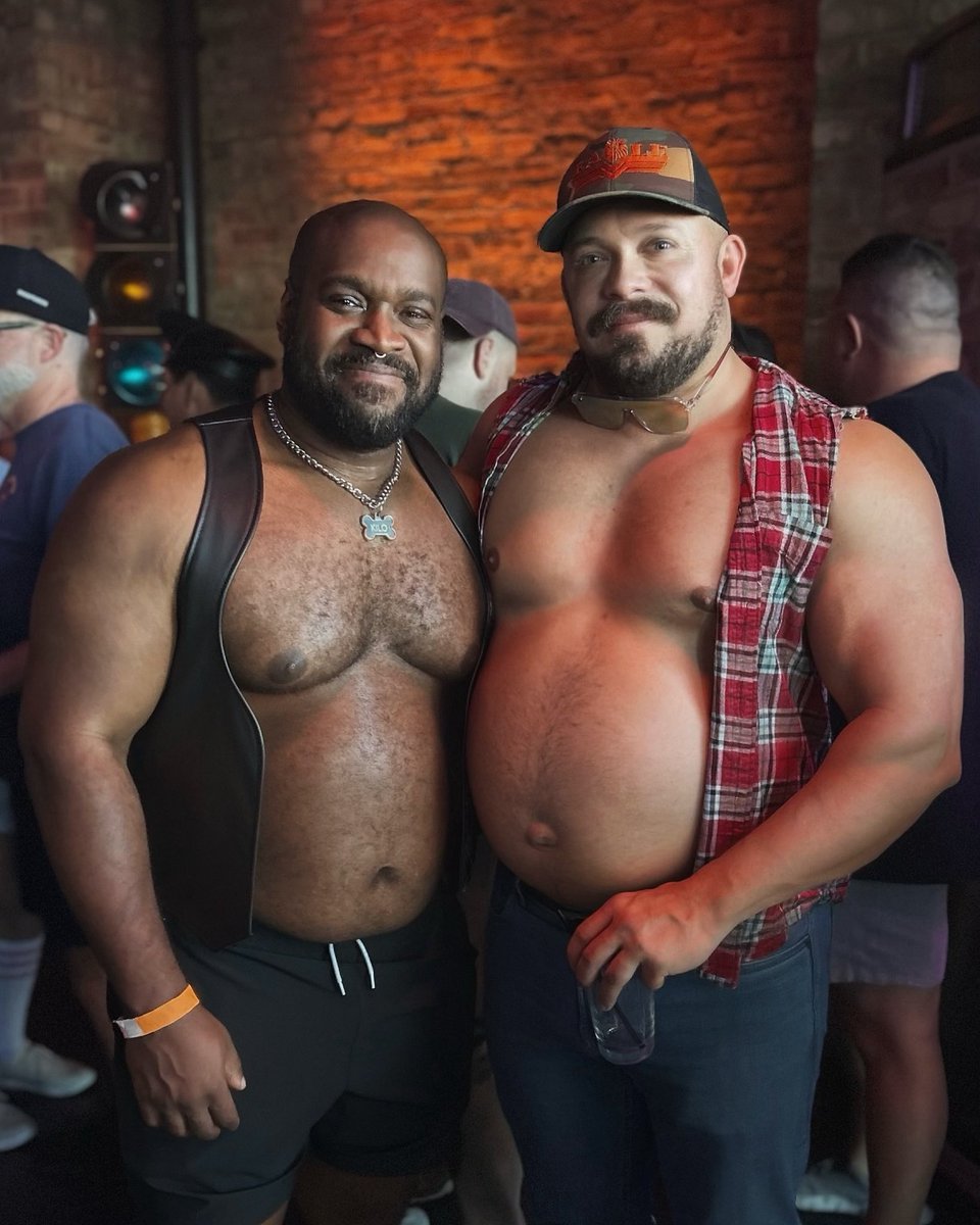 It’s always better with beefy buddies 😏💪🏼
#beefymen #musclebears