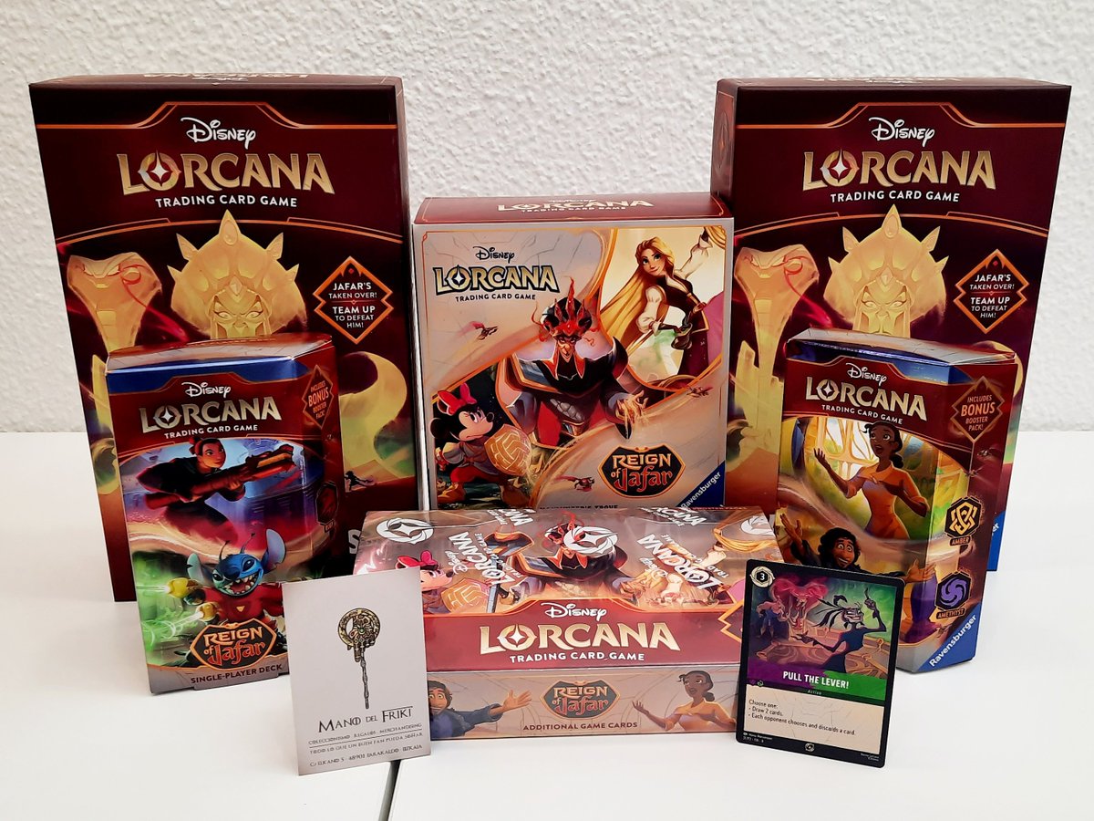 Mano del Friki (@manodelfriki) on Twitter photo Mañana VIERNES llega Lorcana: REIGN OF JAFAR y ya estamos frotando la lámpara como locos.
📦Si compras una caja de sobres, te cae una carta promo de regalo…
Y no, no hace falta pedirla como deseo, ¡viene incluida!
#Lorcana #ReignOfJafar #Ravensburger Mañana VIERNES llega Lorcana: REIGN OF JAFAR y ya estamos frotando la lámpara como locos.
📦Si compras una caja de sobres, te cae una carta promo de regalo…
Y no, no hace falta pedirla como deseo, ¡viene incluida!
#Lorcana #ReignOfJafar #Ravensburger