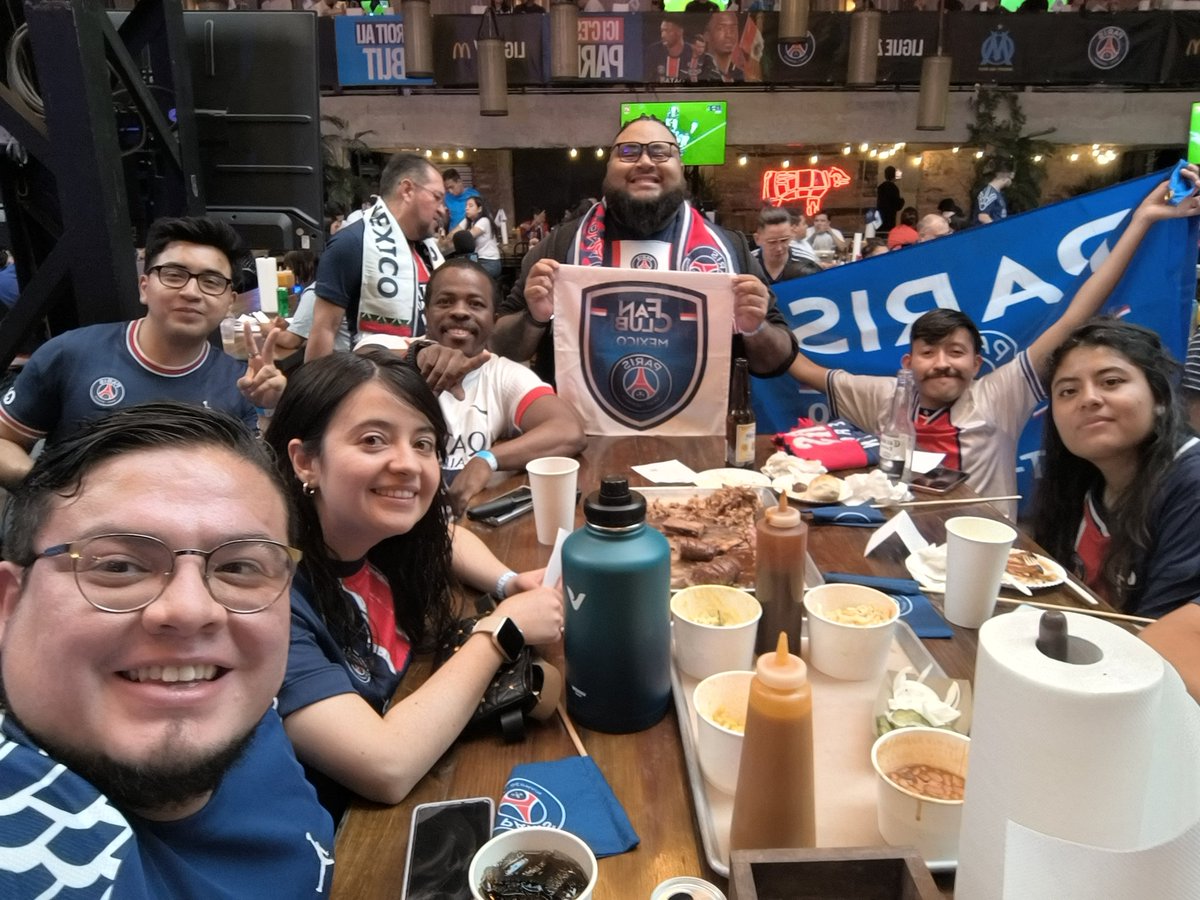 PSGdeMiVida's tweet photo. #WeAreParis @PSG_inside @PSG_espanol @ParisinosNet Allez Paris ❤️💙 #UCFinal
PSG Supporters México 🇲🇽 https://t.co/OhllUHYjFS