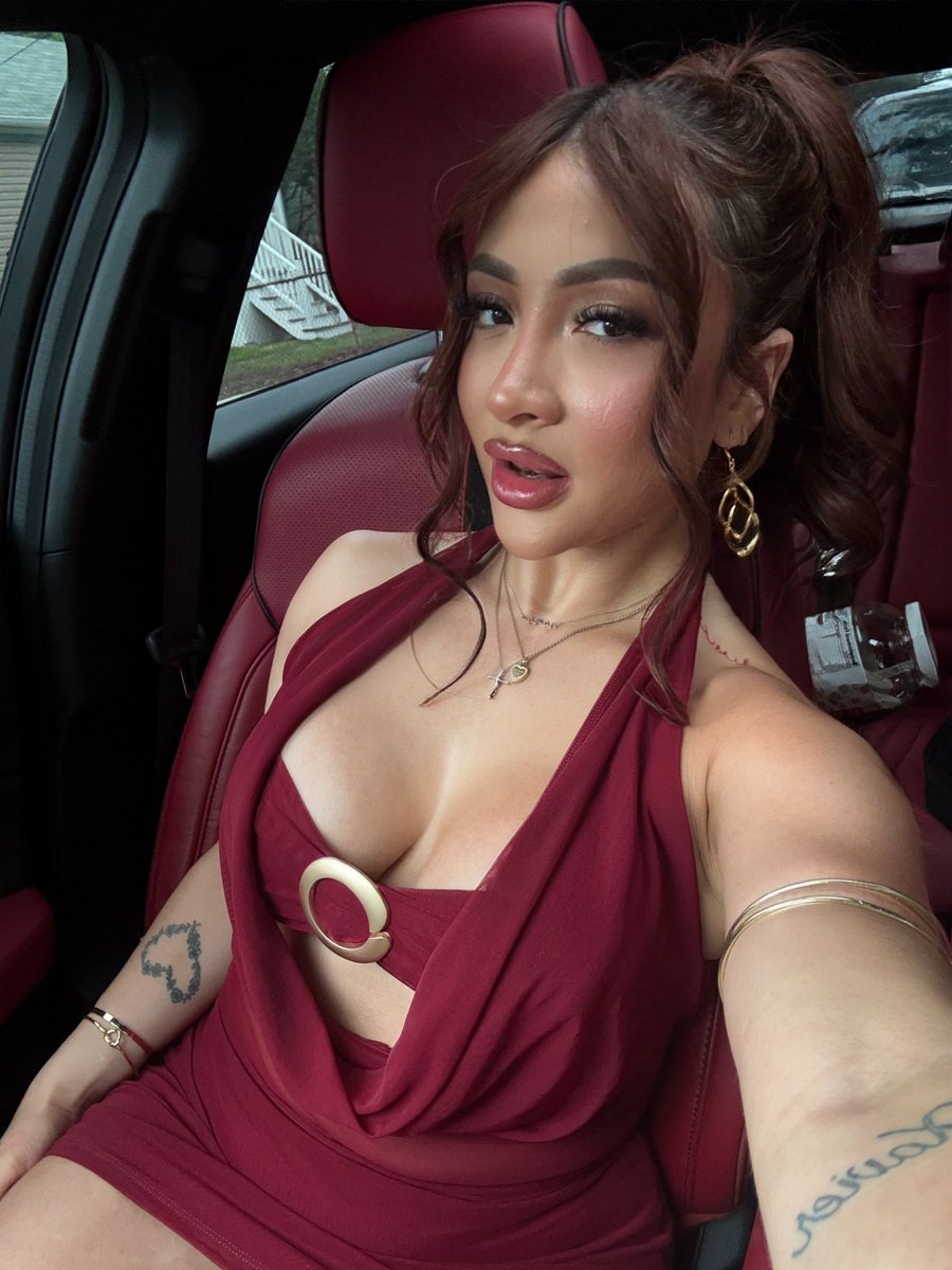 gesmjj's tweet photo. Cherry red https://t.co/8iFex4bB7z
