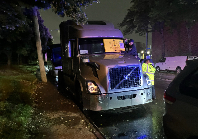 113 PCT tow Officer and NYPD Traffic Tow had a Joint Operation last night to address overnight Commercial Vehicle complaints from 311, Community Meetings, and chronic no parking locations.