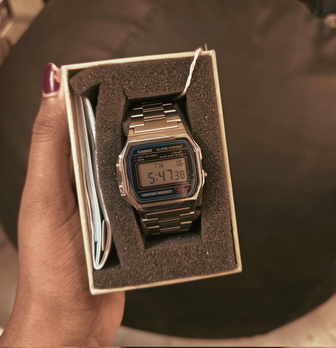 VibesOfChandra's tweet image. Manifesting someone surprises me with this retro Casio watch 🎁⌚✨ Just look at it… pure timeless beauty. #manifestation #wishlist #CasioVibes”