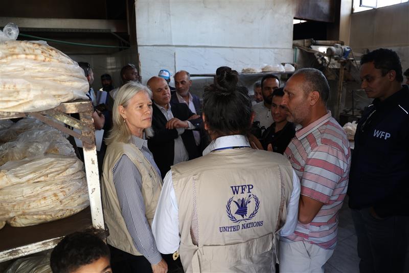 WFP_Syria's tweet image. Today in Dara’a, @WFP_Syria together with the Government of Syria began distributing fortified #bread, reaching families in deep need with nourishment and dignity. With support from 🇬🇧🇱🇺🇳🇴#GrainFromUkraine, we’re showing what’s possible when compassion meets action. #FoodSecurity