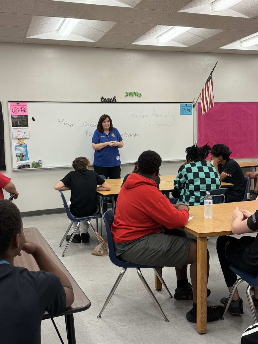 RepHunschofsky's tweet image. Had a wonderful time this morning speaking to 8th grade students at Forest Glen Middle School’s career day! The students asked some great questions and we had some good discussions. Thanks to our intern, Madelyn, for joining me, and thank you to the school’s team for having us!