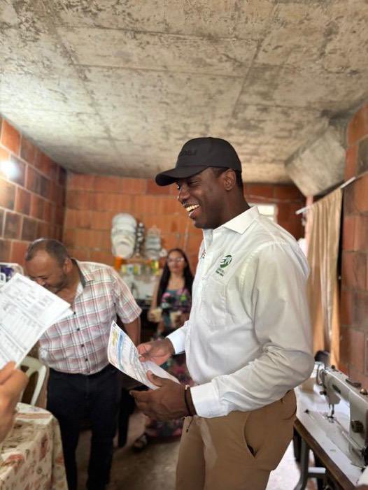 ¡Rechazo el racismo en Santiago de Cali!

Lamentablemente se siguen reproduciendo dinámicas que atentan contra la diversidad racial.

Esta vez ha sido en contra del gerente de <a href="/EMCALIoficial/">EMCALI 🇨🇴</a> , <a href="/RogerMinaC/">Roger Mina</a> , quien denunció ante la <a href="/FiscaliaCol/">Fiscalía Colombia</a> al presidente del sindicato USE,