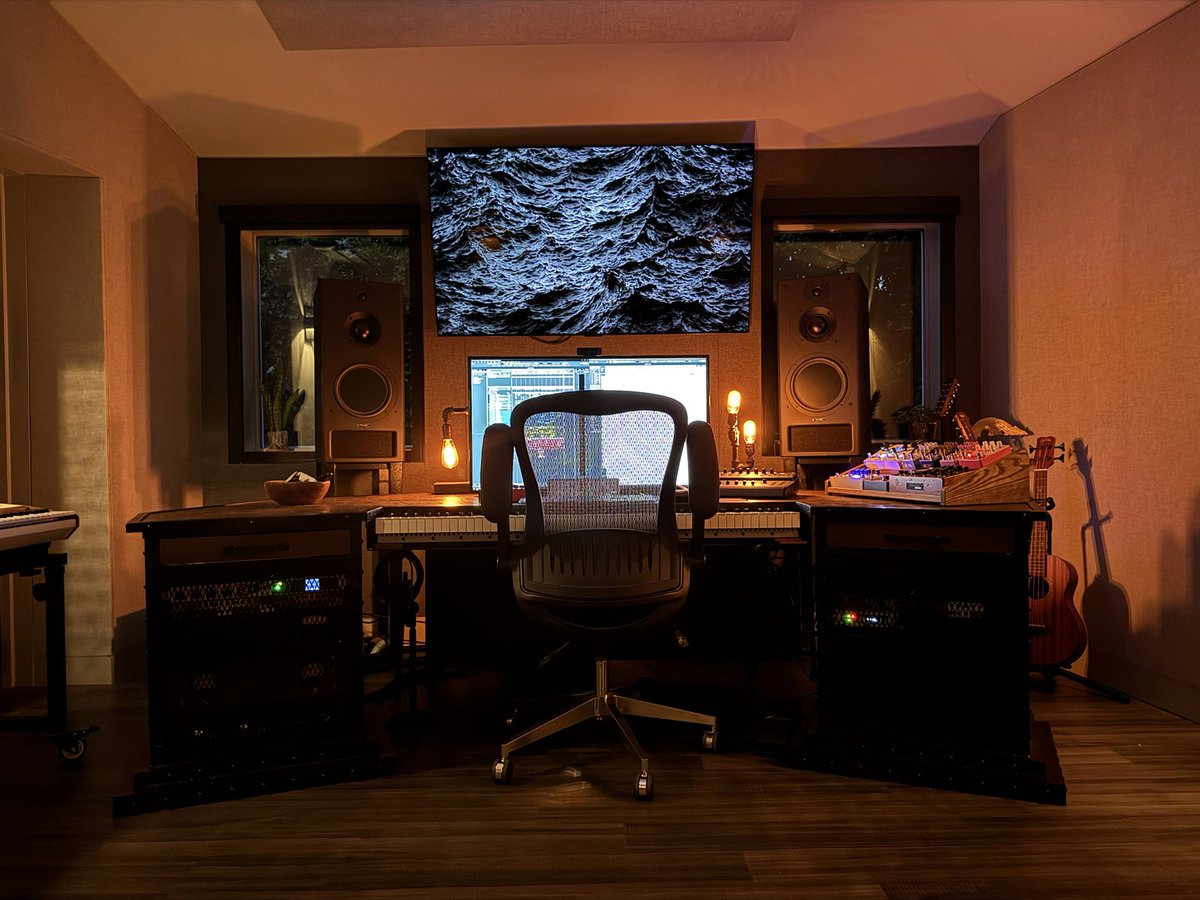 PhillBoucher's tweet image. This room has evolved into an extension of me and my process. Recent upgrades have made it easier to play, experiment, and immerse myself in the journey.
Day or night, it’s a privilege to walk into this space and invite others to share in the magic of music. 🎧✨