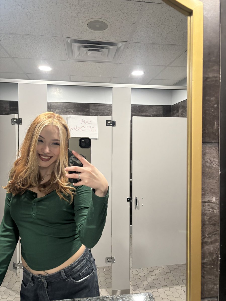 skrz † tweet media