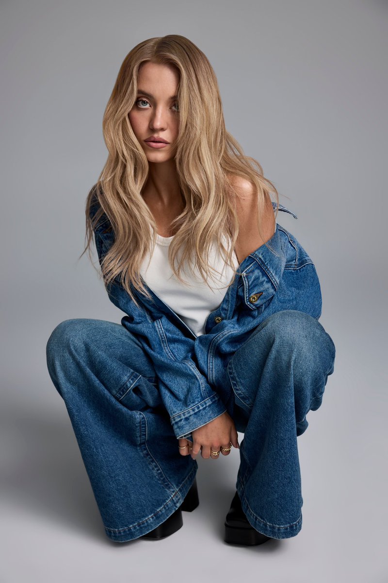 ssweeneybra's tweet photo. 📸 Sydney Sweeney fotografada para a Vogue Spain. https://t.co/qnJZJwEblS