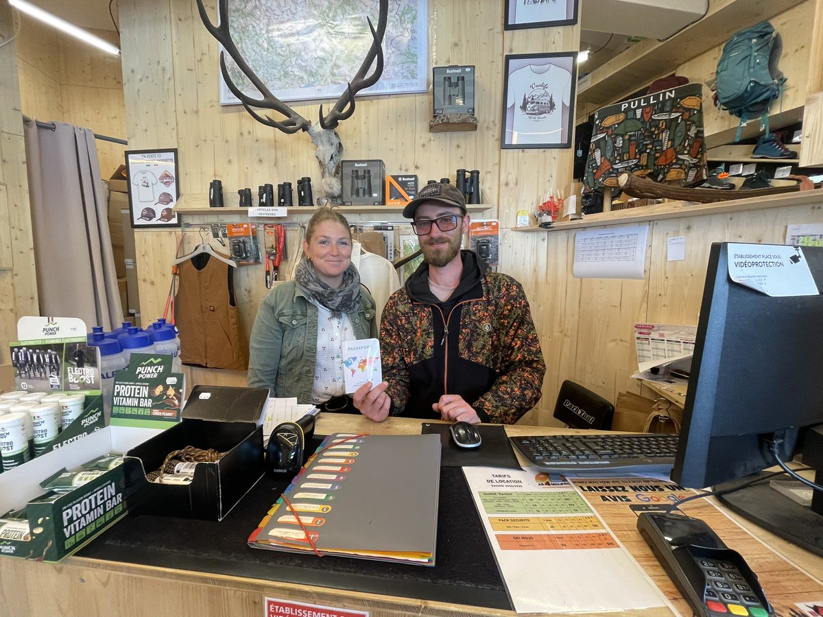 KaderMedjbeur's tweet photo. Passeport sur La Francophonie offre aux tuteurs lors des visites dâentreprise : Marine et Thomas , AllMountains Bourg dâOisans #Francophonie #academiedegrenoble #capepc #Portesdeloisans https://t.co/z3yFnDJTcG