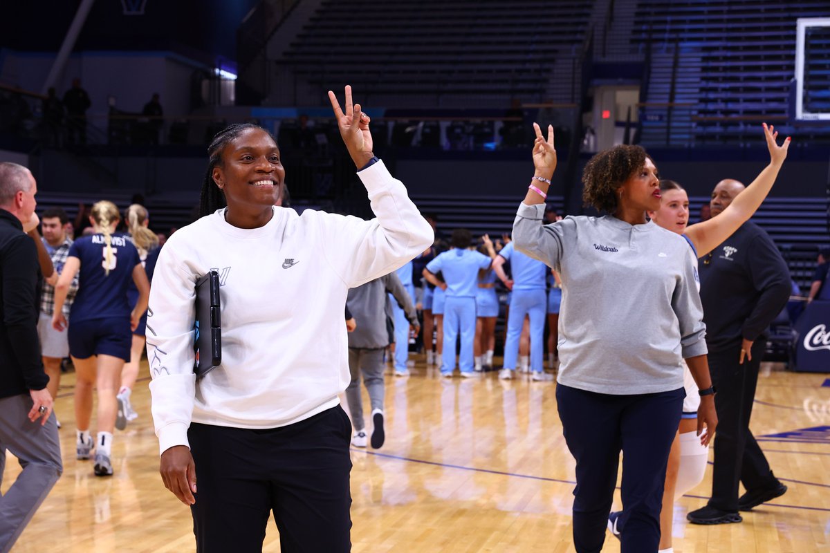 ＨＡＰＰＹ ＢＩＲＴＨＤＡＹ to Assistant Coach, Michelle Sword! 🥳😸