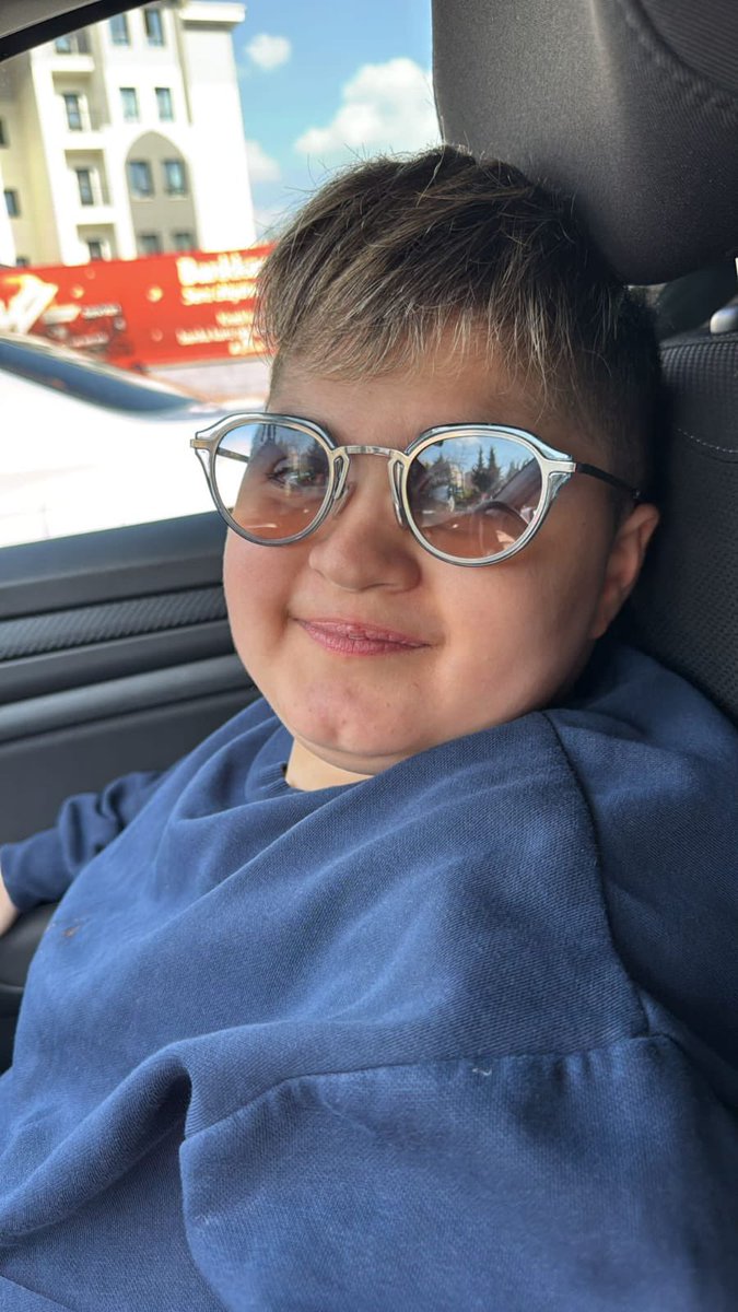 #BoranYaşasınDiye Birçok ülkede DMD kas ilacı devlet tarafından karşılanıyor
Ama bizim ülkemizde duyarlı sanatçılar vicdanlı halk tarafından dayanışmayla karşılanmaya çalışıyoruz
Hiç bir çocuk dünyanın en pahalı ilacına mahkum edilmemelidir <a href="/erkbas/">Erkan BAŞ</a> <a href="/tipgenelmerkez/">Türkiye İşçi Partisi</a> <a href="/barisatay/">Barış Atay</a>