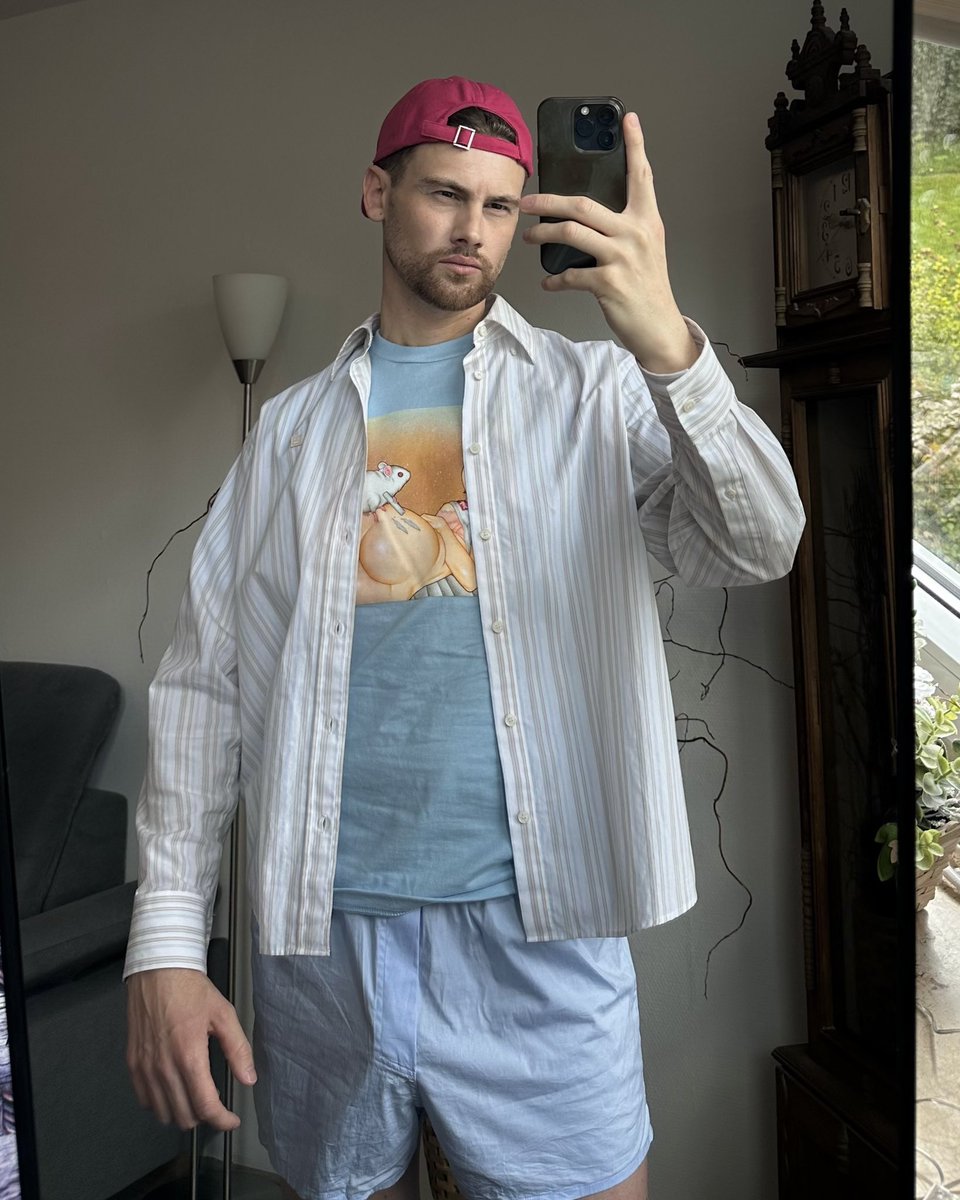 rt if you see the bulge 😈