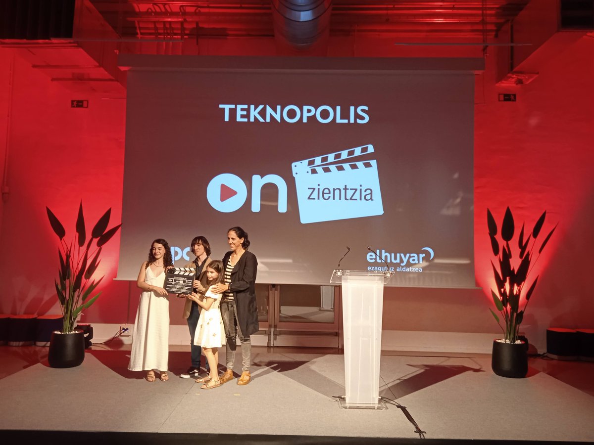 Elhuyar (@elhuyar) on Twitter photo 🏆#ONZientzia Sari Nagusia ex aequo Virosta Gutierrez anai-arrebentzat.
1.500 euro eta klaketa <a href="/Aranko/">Aran Garcia-Lekue</a> <a href="/DIPCehu/">DIPC</a> proiektu estrategikoen zuzendariaren eskutik.
📽️ onzientzia.tv/eu/lehiaketak/… <a href="/Elhuyar/">Elhuyar</a> <a href="/Teknopolis_etb/">Teknopolis</a> 🏆#ONZientzia Sari Nagusia ex aequo Virosta Gutierrez anai-arrebentzat.
1.500 euro eta klaketa <a href="/Aranko/">Aran Garcia-Lekue</a> <a href="/DIPCehu/">DIPC</a> proiektu estrategikoen zuzendariaren eskutik.
📽️ onzientzia.tv/eu/lehiaketak/… <a href="/Elhuyar/">Elhuyar</a> <a href="/Teknopolis_etb/">Teknopolis</a>