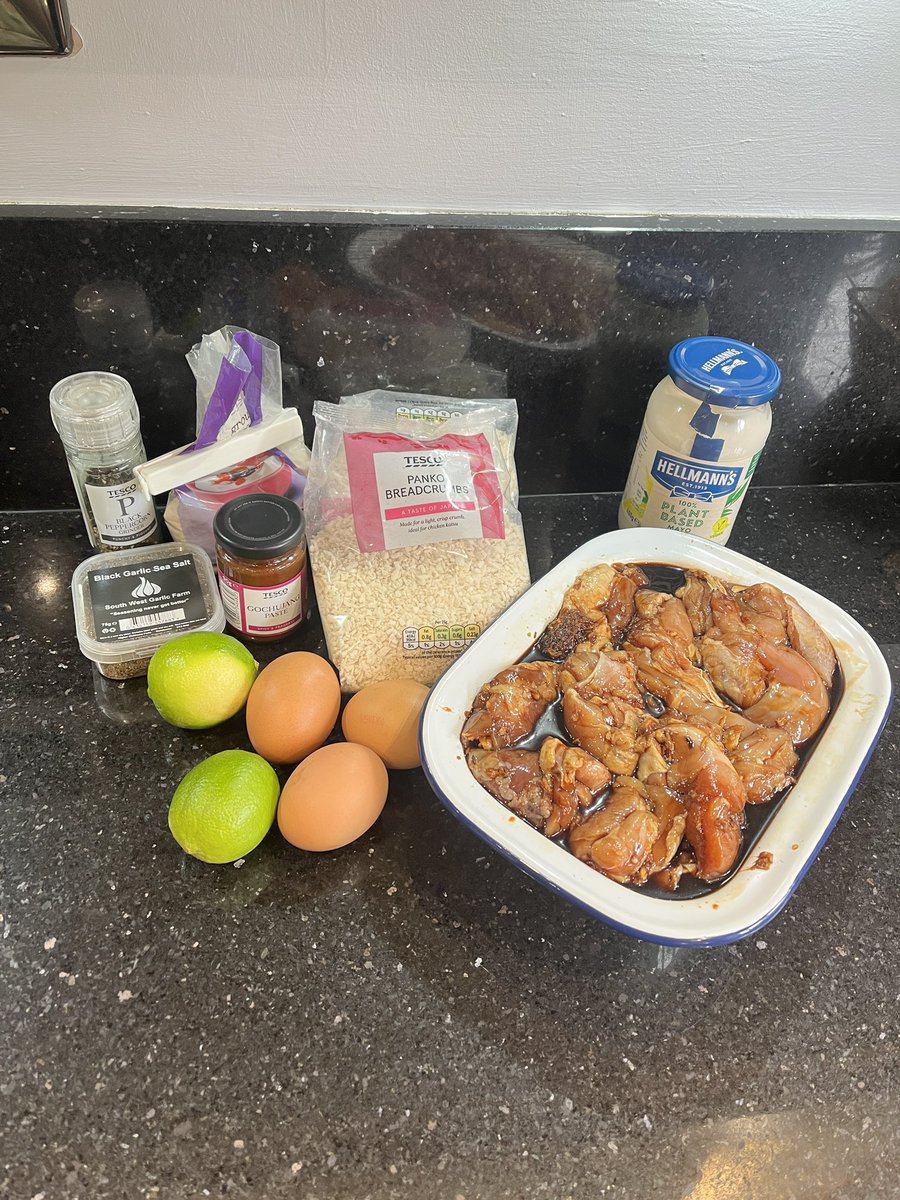 lee_wilkinson2's tweet image. 💥 A cheeky korean twist on the chicken goujon! Let your chicken bathe in soy sauce, garlic and ginger and then coat in breadcrumbs, bake and enjoy 🍗 😋 

🌟💫 Recipe here: vm.tiktok.com/ZNdkVCbEY/

#WilkoCooks #Homemade #Chicken #KoreanChicken #FYP #TwitterSupperClub