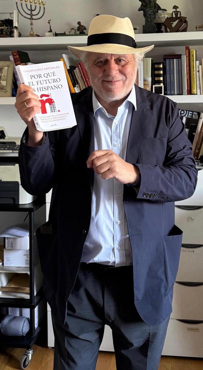 José Luis López Linares, uno de los grandes, ha escrito sobre mi libro: "En el pensamiento de Carlos Leáñez Aristimuño acerca de la hispanidad, siempre ha primado la esperanza. Atento al futuro, nos desvela en este libro que se está gestando algo mayor que nosotros. Léanlo".