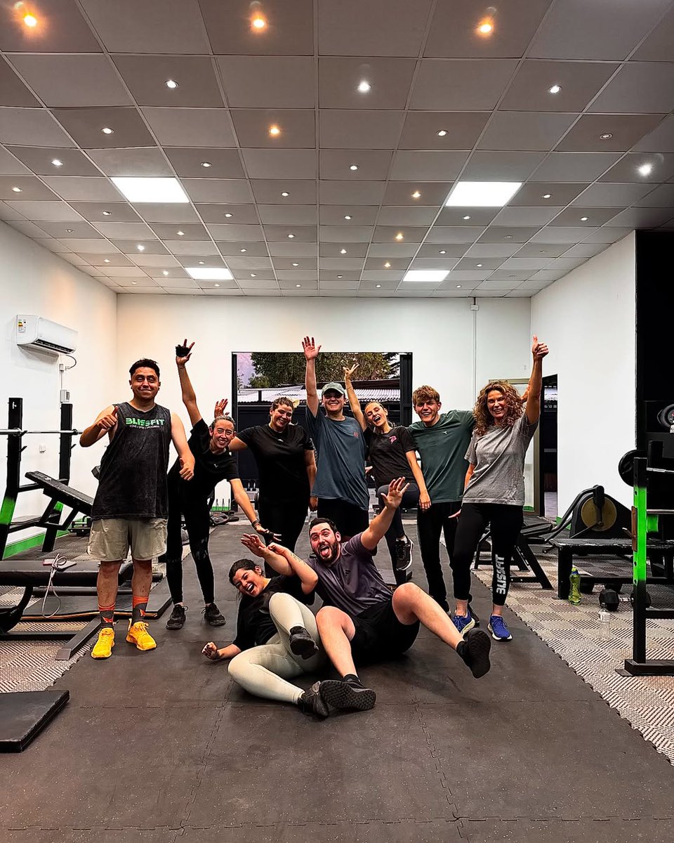 BlissFitCL's tweet photo. Aparte de fortalecernos físicamente, fortalecemos nuestros lazos. Una de las cosas positivas de entrenar en grupo, es el apoyo que nos entregamos en cada levantamiento y en cada paso que nos cuesta 💚💯💪🏼 https://t.co/V9ex3gyLbR