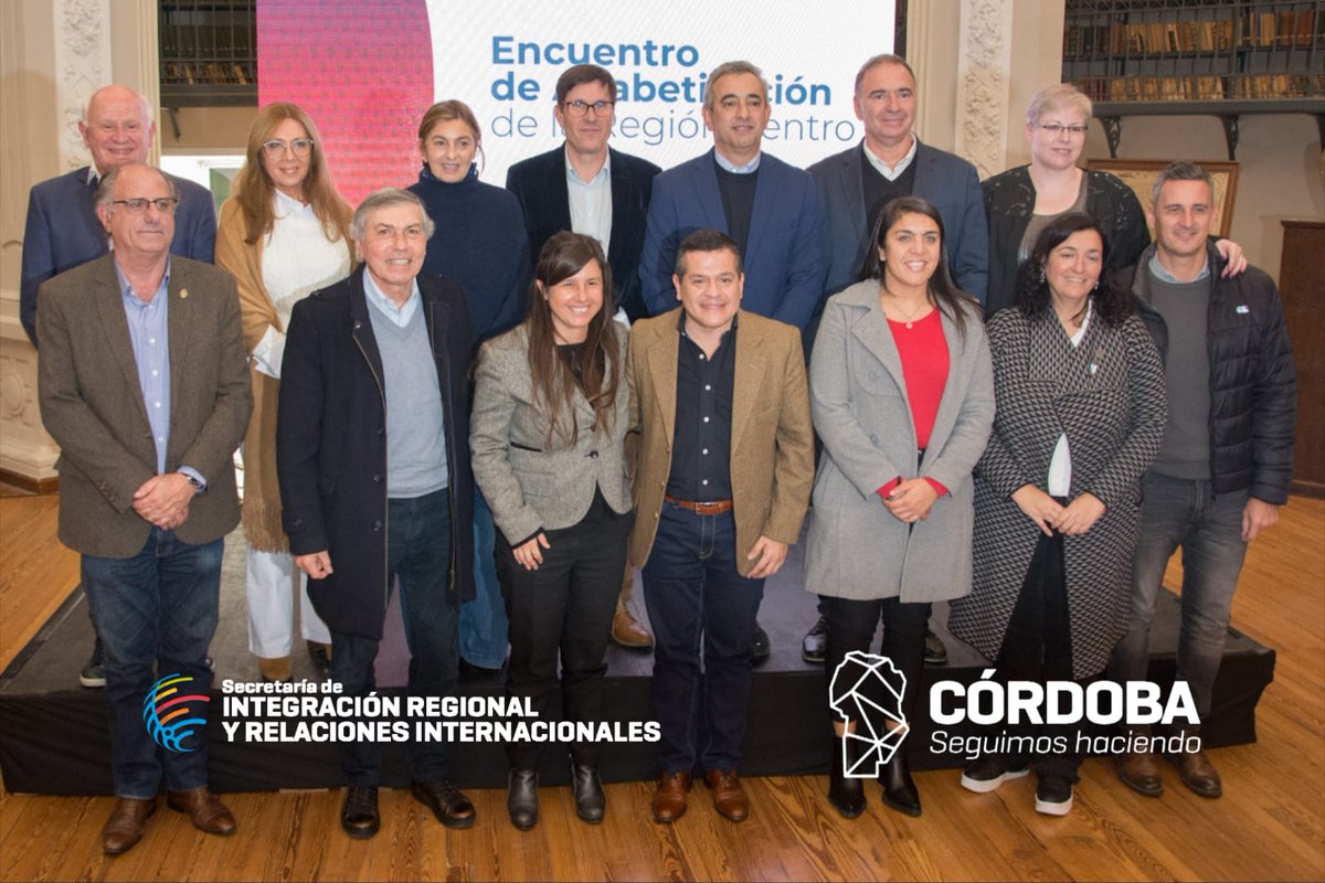 La Región Centro profundiza su compromiso con la educación.

En el marco de la Comisión Permanente de Educación, y durante dos jornadas de intenso trabajo en la ciudad de Rosario, se llevó a cabo el Encuentro de Alfabetización de la <a href="/RegionCentroOf/">Región Centro</a>, donde se abordaron temas clave