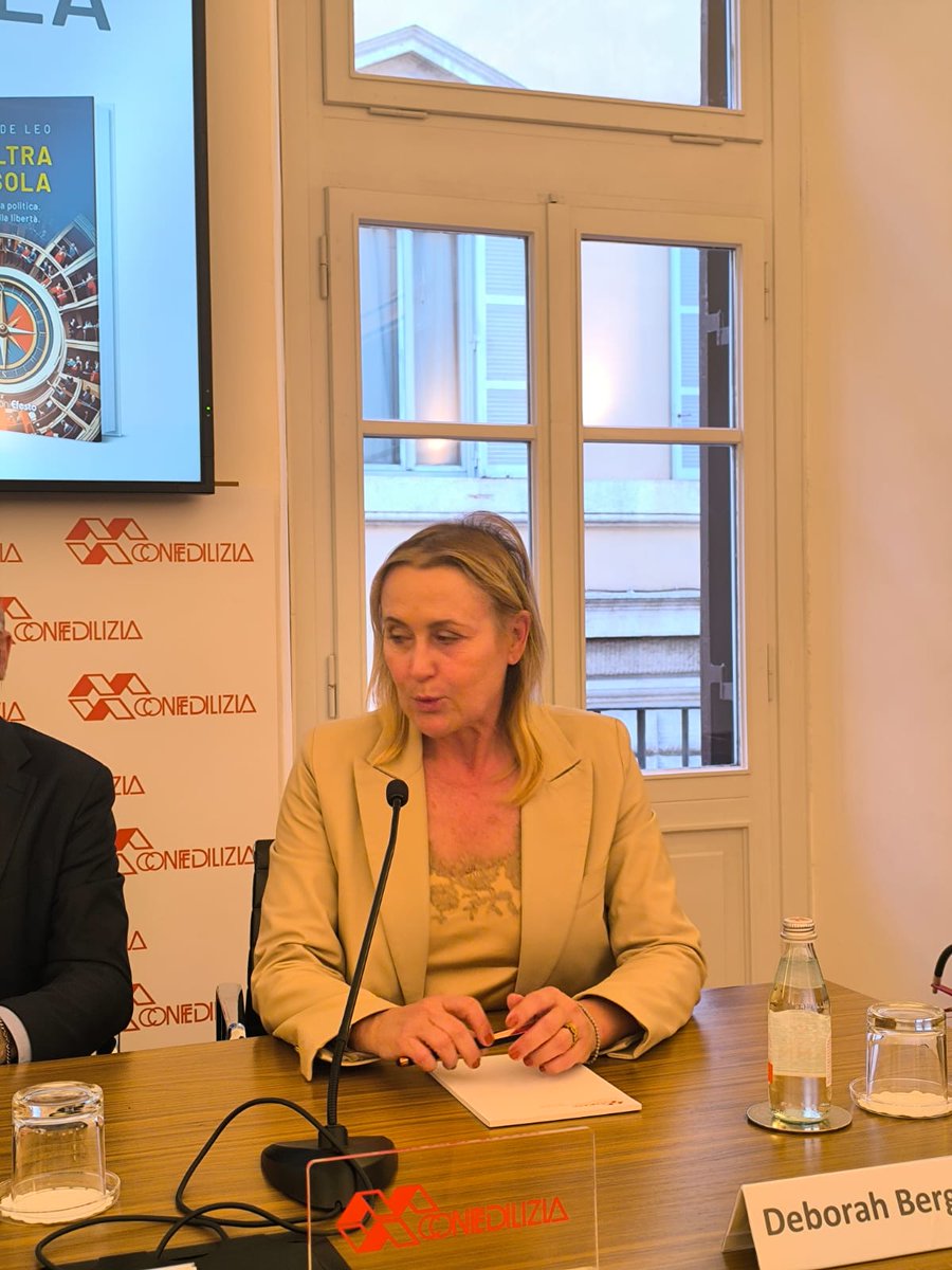 Confedilizia (@confedilizia_) on Twitter photo Presentazione, presso la Sala Einaudi della Confedilizia in Roma, del libro “Un’altra bussola” di <a href="/pietrodeleo/">Pietro De Leo</a>.
L’autore ne ha dialogato con <a href="/DeborahBergamin/">Deborah Bergamini</a> e <a href="/gspazianitesta/">Giorgio Spaziani Testa</a>. Ha moderato Massimiliano Lenzi. Presentazione, presso la Sala Einaudi della Confedilizia in Roma, del libro “Un’altra bussola” di <a href="/pietrodeleo/">Pietro De Leo</a>.
L’autore ne ha dialogato con <a href="/DeborahBergamin/">Deborah Bergamini</a> e <a href="/gspazianitesta/">Giorgio Spaziani Testa</a>. Ha moderato Massimiliano Lenzi.