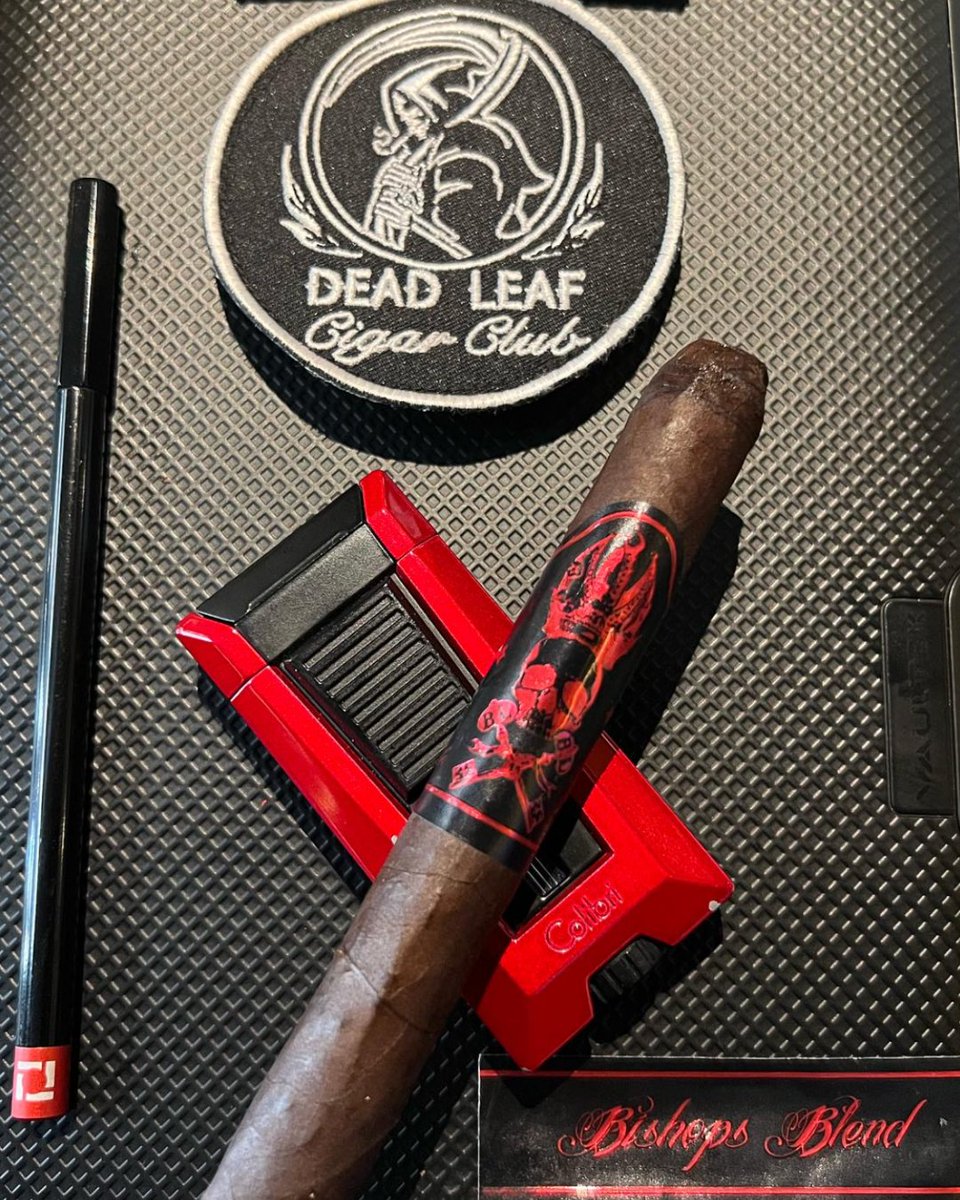 perfeccigar's tweet image. Dark, bold, and beautifully sinister. 🔥

With the Bishops Blend, Colibri gear, and the #PerfecDraw for a flawless pull every time.

#BishopsBlend #DeadLeafCigarClub #CigarGear #CigarTools #CigarAficionado #SticksNWhiskey