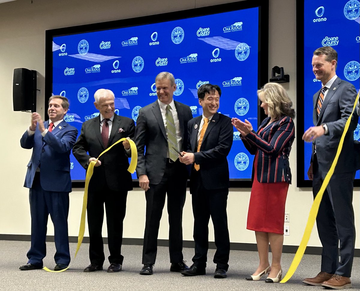 It's great to kick off the <a href="/ValleyCorridor/">TN Valley Corridor</a> Conference with great leaders like <a href="/GovBillLee/">Gov. Bill Lee</a> and Sen. <a href="/MarshaBlackburn/">Sen. Marsha Blackburn</a> by cutting the ribbon of Orano USA's new office in Oak Ridge!

#TN03 is where America's future is being built!