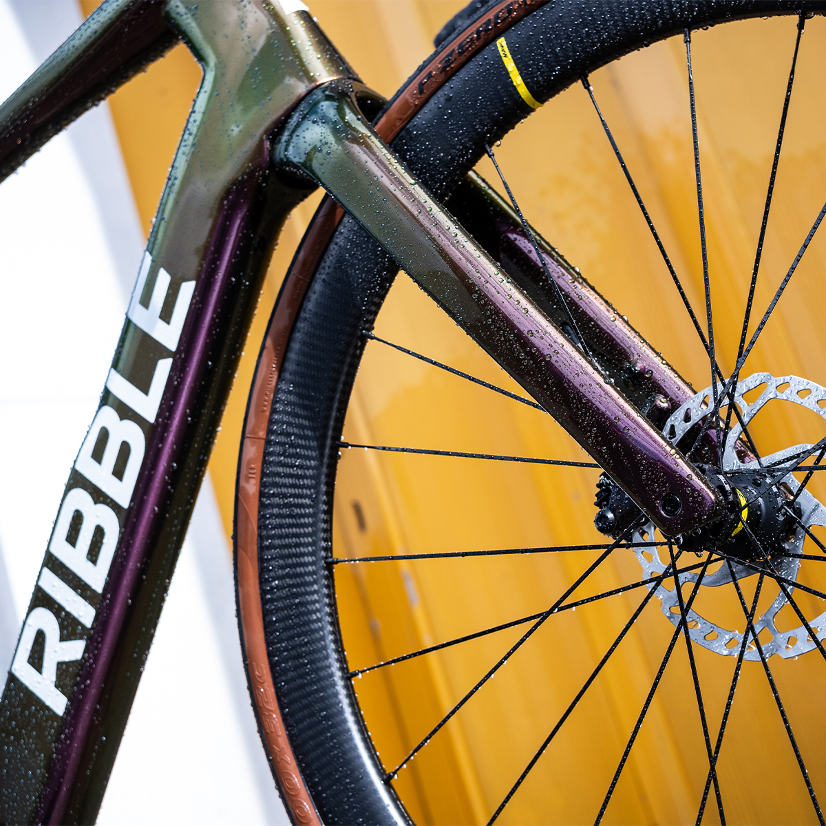 RibbleCycles's tweet image. Shining through the storm.💦

When the roads get filthy, your bike doesn’t have to. Gtechniq Ceramic Coating gives your Ribble the ultimate shield – repelling grime, resisting scratches, and keeping your paint finish looking fresh from showroom to summit. ⛰️ 

#Gtechniq