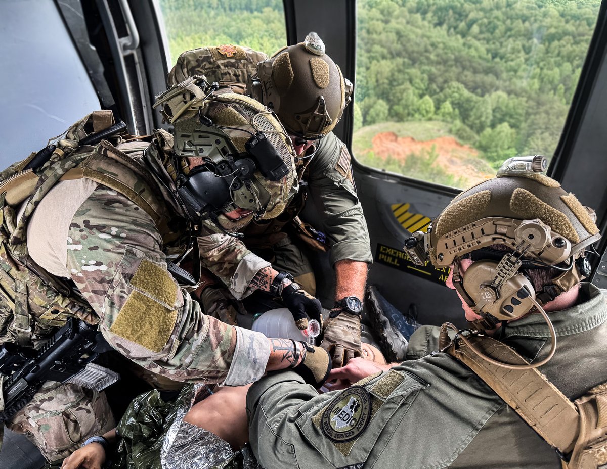 MecklenburgEMS's tweet image. Our Special Operations Paramedics stay ready for any challenge by training for care in austere environments. Recent tactical paramedic training focused on prolonged field care &amp;amp; medevac. Always ready, always there.
#MedicPride #SpecialOperations #TacticalEMS #EMS