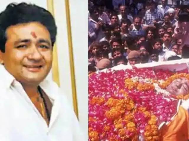 12अगस्त 1997 को T- series के मालिक गुलशन कुमार की H त्या कर दी गईं,,इस H त्या का साजिशकर्ता देश छोड़कर भाग गया इसके ठीक छः महीने के बाद ही..1998 में एक "बाबा" का परिवर्तन "भगवान" के रूप में हो गया,,,,,,,
इसके बाद 28 मई 1999 में एक फिल्म आई "बीवी नंबर - 1"
जिसमें पहली बार साँईं के