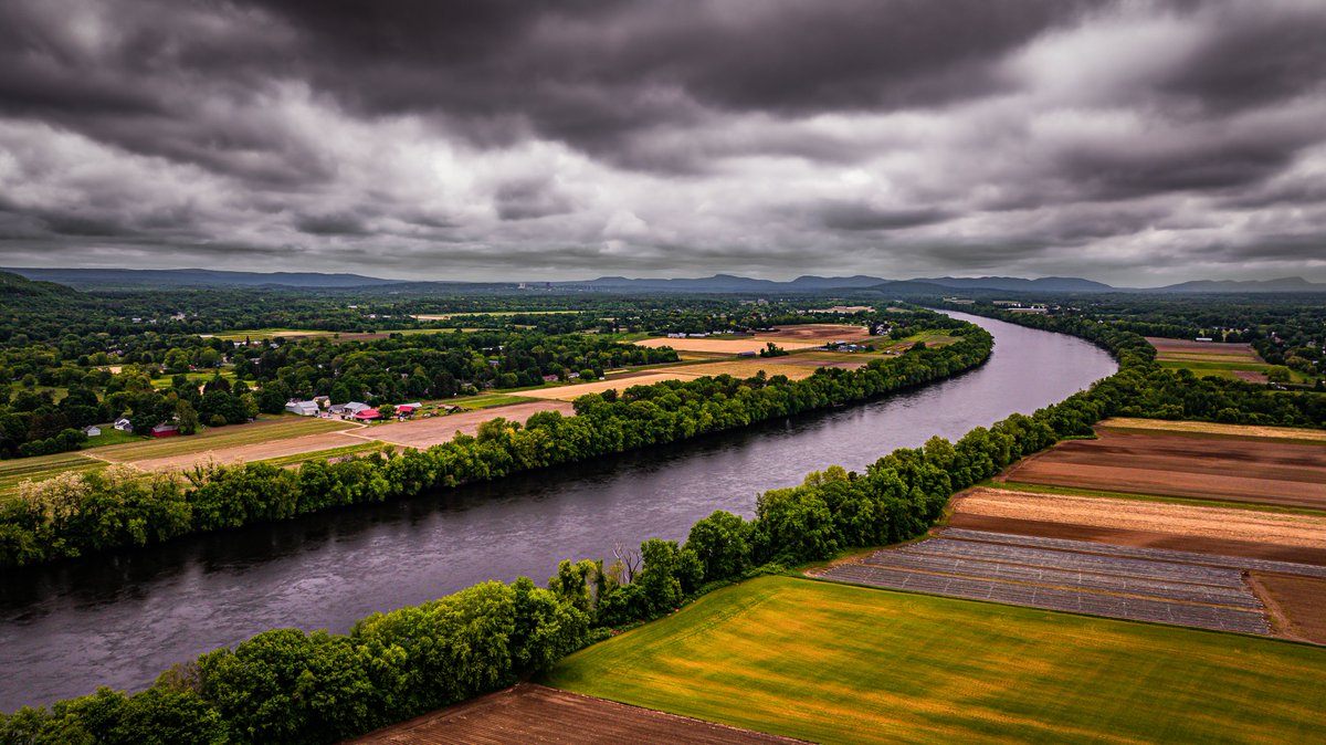 Connecticut River, Sunderland, Massachusetts
#dronephotography #sunderland #Massachusetts #sunderlandma #abovethevalley #westernmass #westernmassdrones
