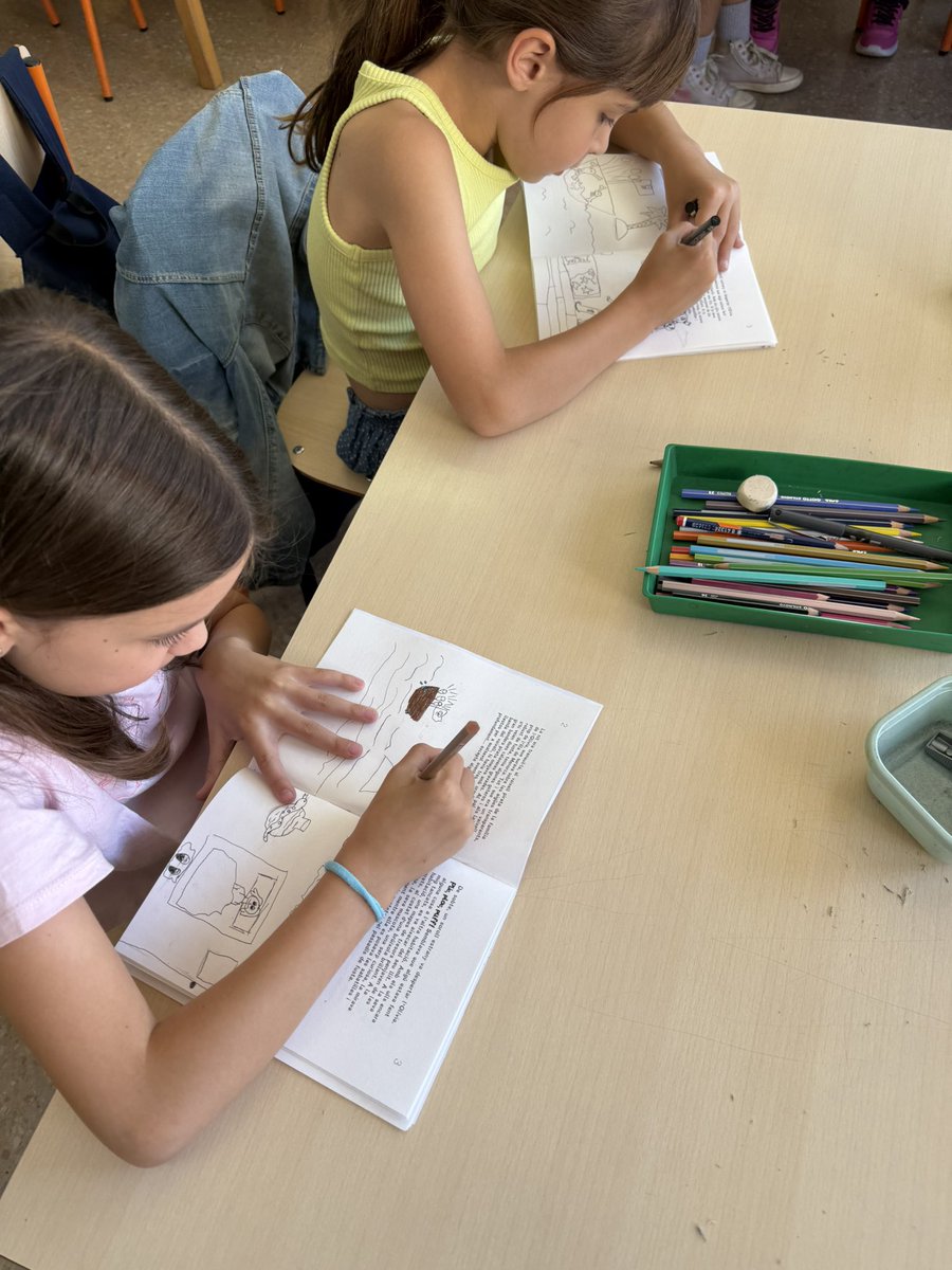 Col·legi Sant Lluís (@colsantlluis) on Twitter photo Aquesta setmana cicle inicial ha començat a il·lustrar el seu conte de Pycto. Primer llegeixen la pàgina i després l’omplen de detalls i colors! 🎨
#colsantlluísluís #PRI <a href="/pictoescritura/">PictoEscritura</a> Aquesta setmana cicle inicial ha començat a il·lustrar el seu conte de Pycto. Primer llegeixen la pàgina i després l’omplen de detalls i colors! 🎨
#colsantlluísluís #PRI <a href="/pictoescritura/">PictoEscritura</a>