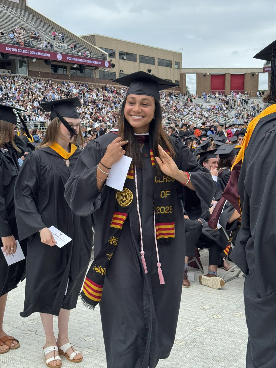 ⭐️SENIOR SPOTLIGHT⭐️ - Audrey Magnusen

Magnusen is up next for our senior spotlights! Originally from Connecticut, Magnusen just earned her B.A. in Communications! Thank you for your time and dedication to this program and congratulations on a great career!

#ForBoston