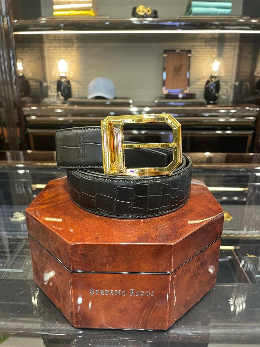 anna0420_anna's tweet photo. Do belt buckles say more about your personality than your clothes do? What’s your take? 🤨
#StyleTalk #BeltStyle #StyleRules https://t.co/hPCTdnXUhP